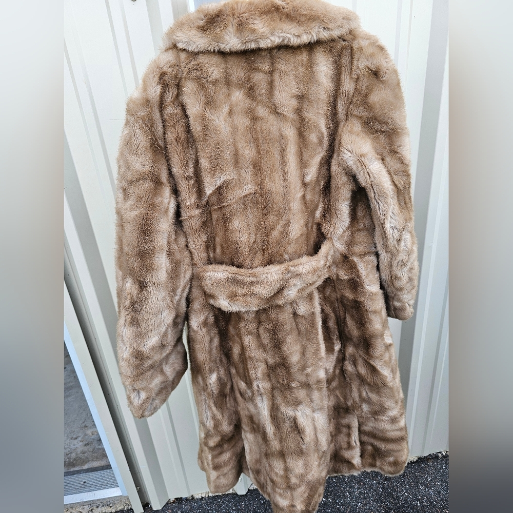 LAVISH TISSAVEL VEGAN FULL LENGTH FAUX FUR HIGH END QUALITY COAT SIZE: LARGE - Picture 2 of 11